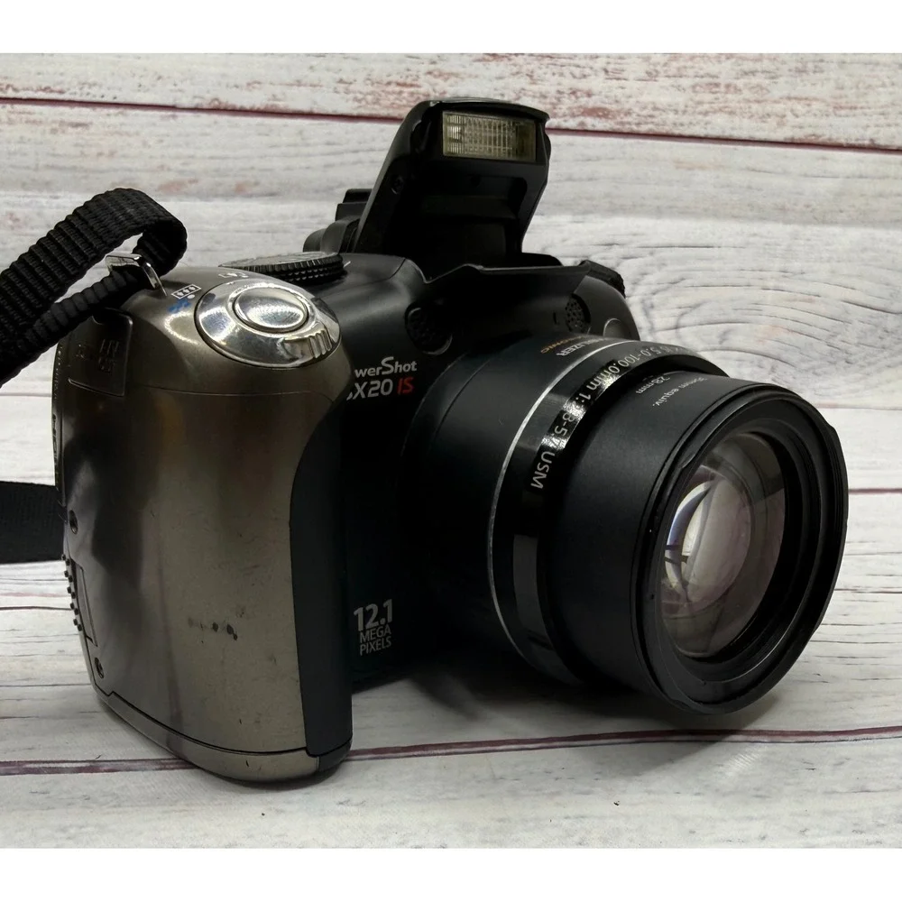 Canon PowerShot SX20 IS 12.1MP Digital Camera 20x Optical Zoom Black Bundle